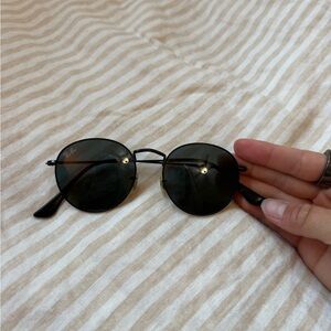 Ray-Ban Black Round Sunglasses